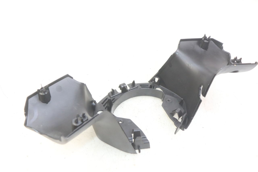 photo de COUVRE GUIDON ARRIERE PEUGEOT CITYSTAR AIR 125 (2014 - 2017)
