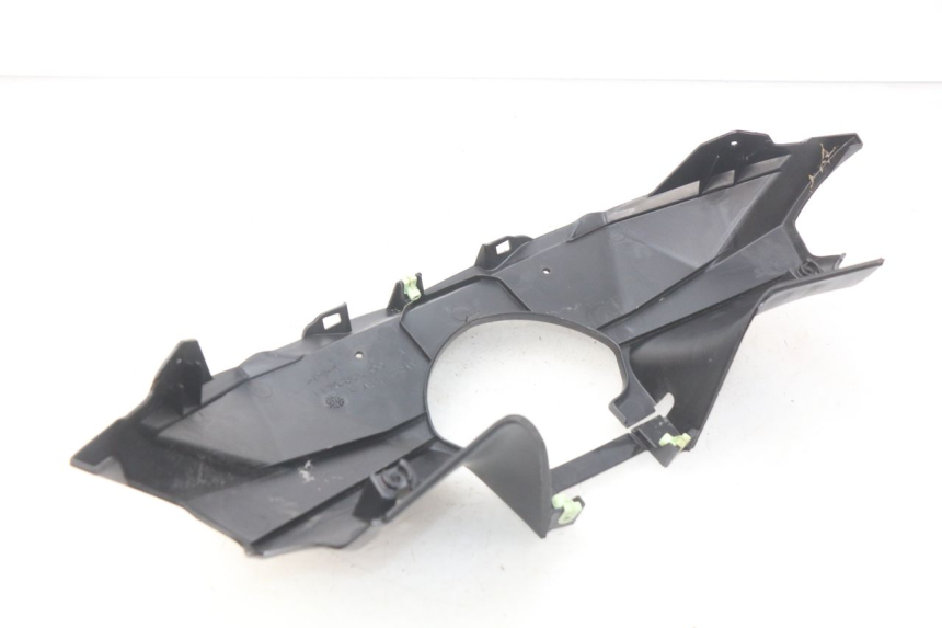 photo de COUVRE GUIDON ARRIERE PEUGEOT GEOPOLIS 400 (2007 - 2013)