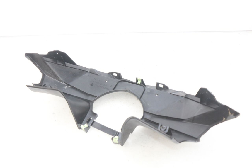 photo de COUVRE GUIDON ARRIERE PEUGEOT GEOPOLIS 400 (2007 - 2013)