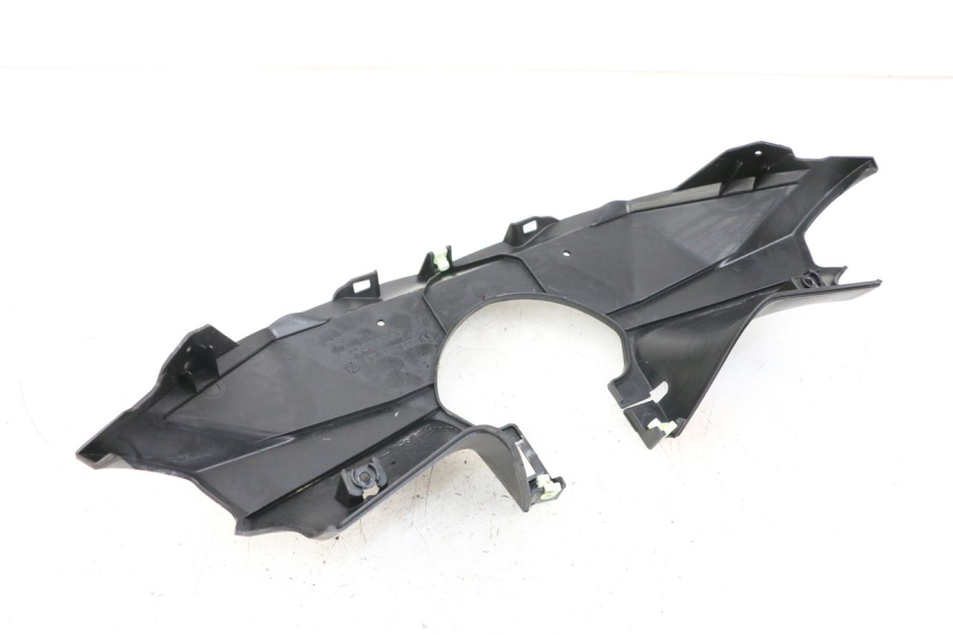 photo de COUVRE GUIDON ARRIERE PEUGEOT GEOPOLIS RS 125 (2007 - 2009)