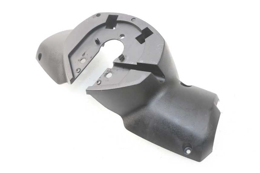 photo de COUVRE GUIDON ARRIERE PEUGEOT METROPOLIS 400 (2017 - 2020)