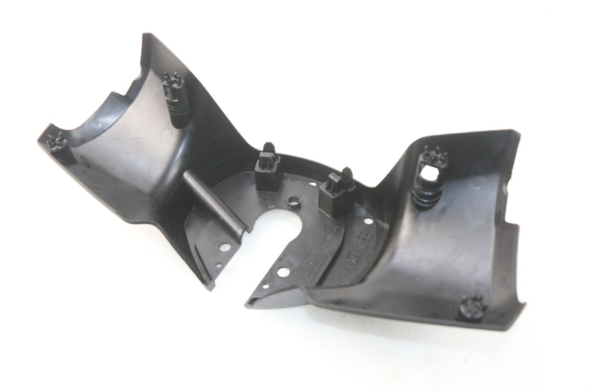 photo de COUVRE GUIDON ARRIERE PEUGEOT METROPOLIS 400 (2017 - 2020)