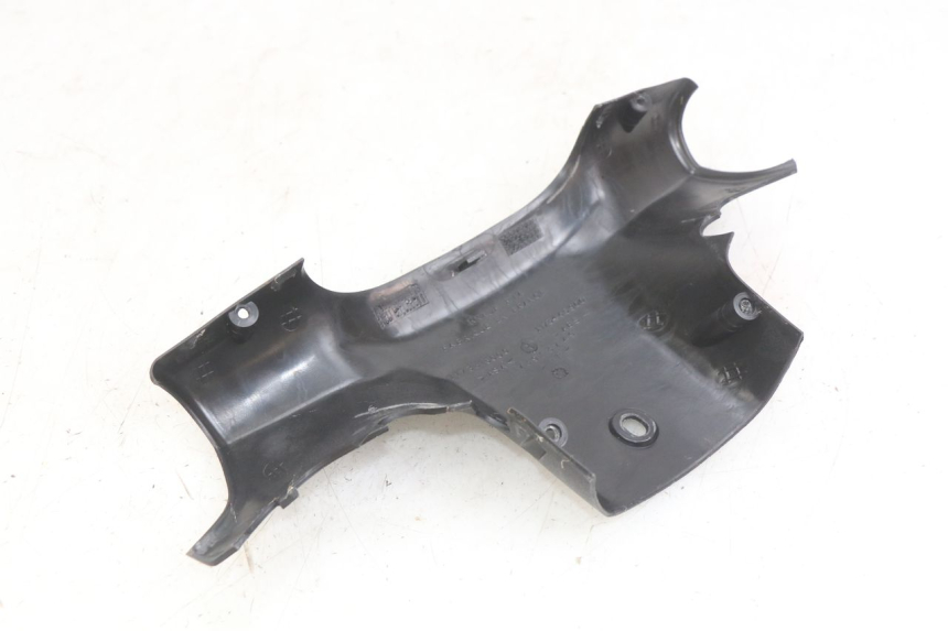 photo de COUVRE GUIDON ARRIERE PEUGEOT TREKKER 50 (1998 - 2004)