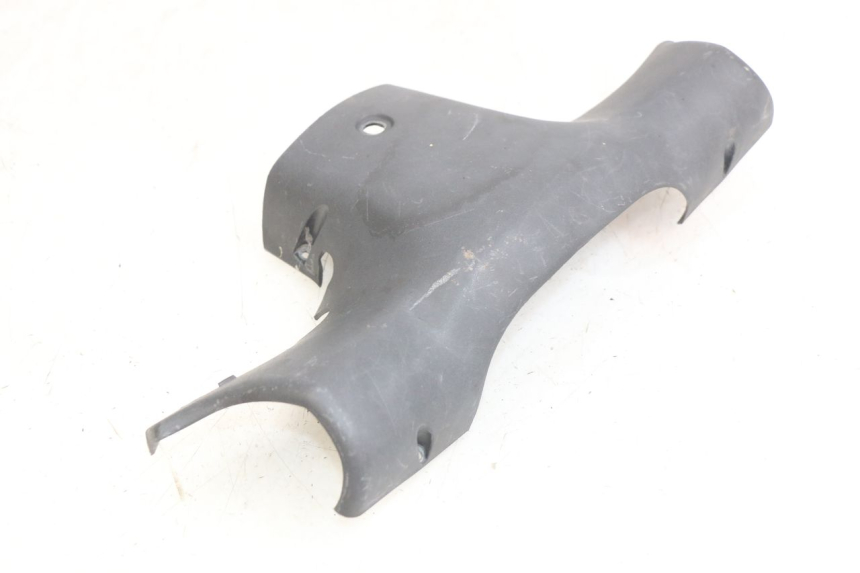 photo de COUVRE GUIDON ARRIERE PEUGEOT TREKKER 50 (1998 - 2004)