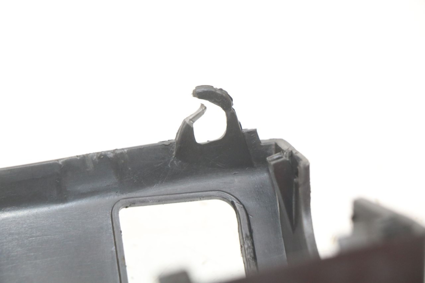 photo de COUVRE GUIDON ARRIERE PEUGEOT TWEET 4T 50 (2018 - 2020)