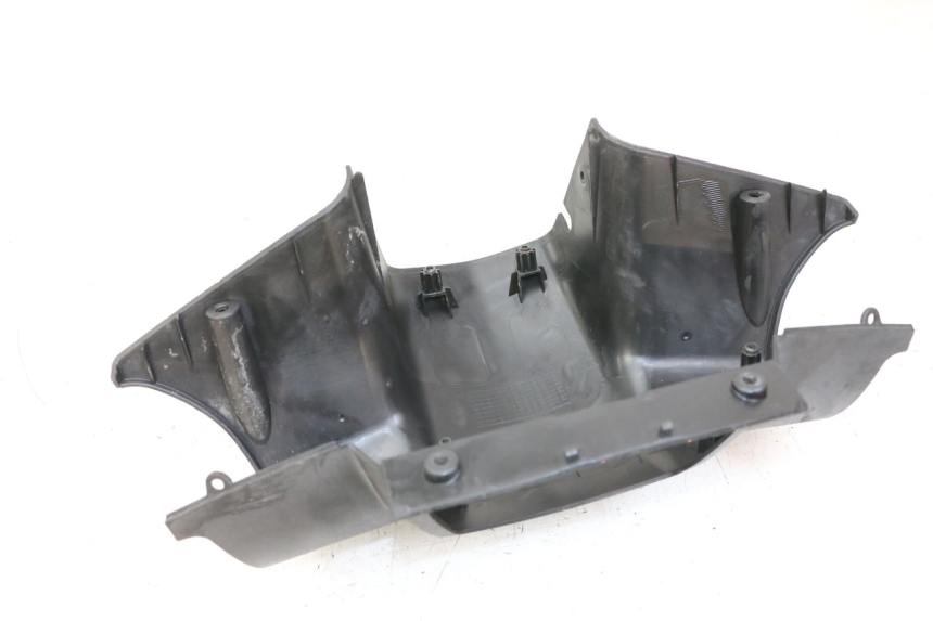photo de COUVRE GUIDON ARRIERE PEUGEOT VIVACITY 125 (2010 - 2017)