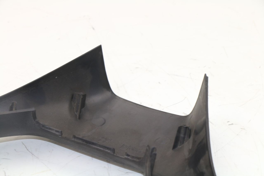 photo de COUVRE GUIDON ARRIERE PIAGGIO MP3 125 (2006 - 2014)