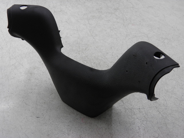 photo de COUVRE GUIDON ARRIERE PIAGGIO MP3 LT 300 (2010 - 2016)