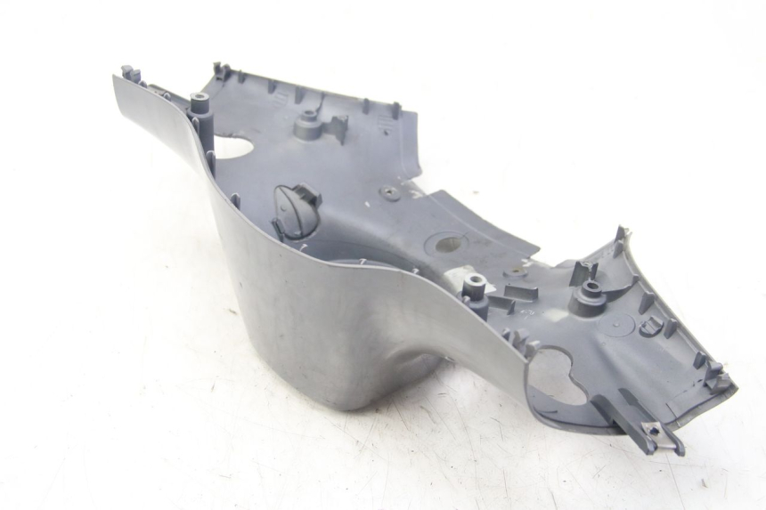 photo de COUVRE GUIDON ARRIERE PIAGGIO VESPA SPRINT 2T 50 (2014 - 2018)