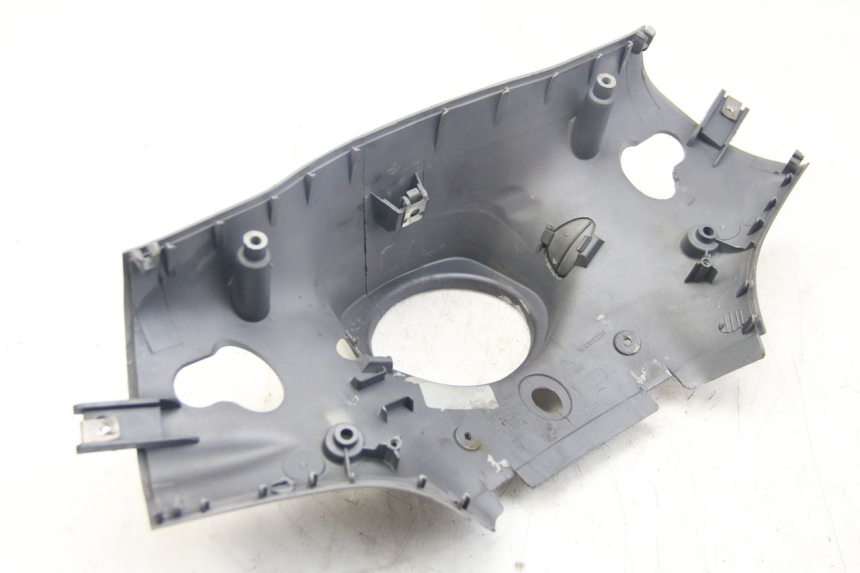 photo de COUVRE GUIDON ARRIERE PIAGGIO VESPA SPRINT 2T 50 (2014 - 2018)