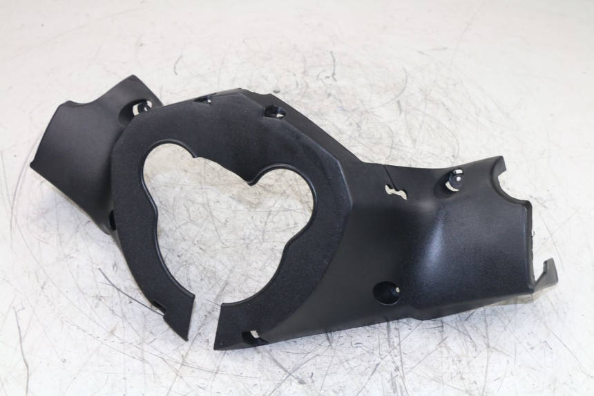 photo de COUVRE GUIDON ARRIERE PEUGEOT SATELIS 125 (2006 - 2009)