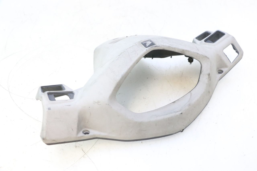 photo de COUVRE GUIDON ARRIERE HONDA SCV LEAD 100 (2003 - 2007) - Marquages et références