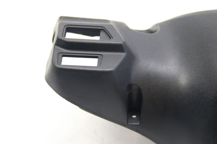 photo de COUVRE GUIDON ARRIERE SUZUKI SIXTEEN 125 (2008 - 2010)