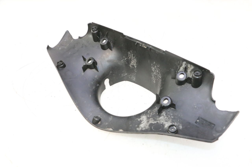 photo de COUVRE GUIDON ARRIERE PEUGEOT SPEEDFIGHT 2 AC 50 (2000 - 2009) - Détail de la pièce