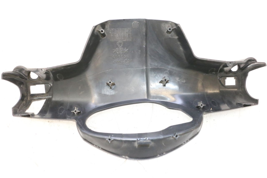 photo de COUVRE GUIDON ARRIERE APRILIA SR MOTARD 50 (2012 - 2018) - Gros plan technique