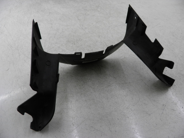 photo de COUVRE GUIDON ARRIERE SUZUKI BURGMAN EXECUTIVE 650 (2008 - 2010)