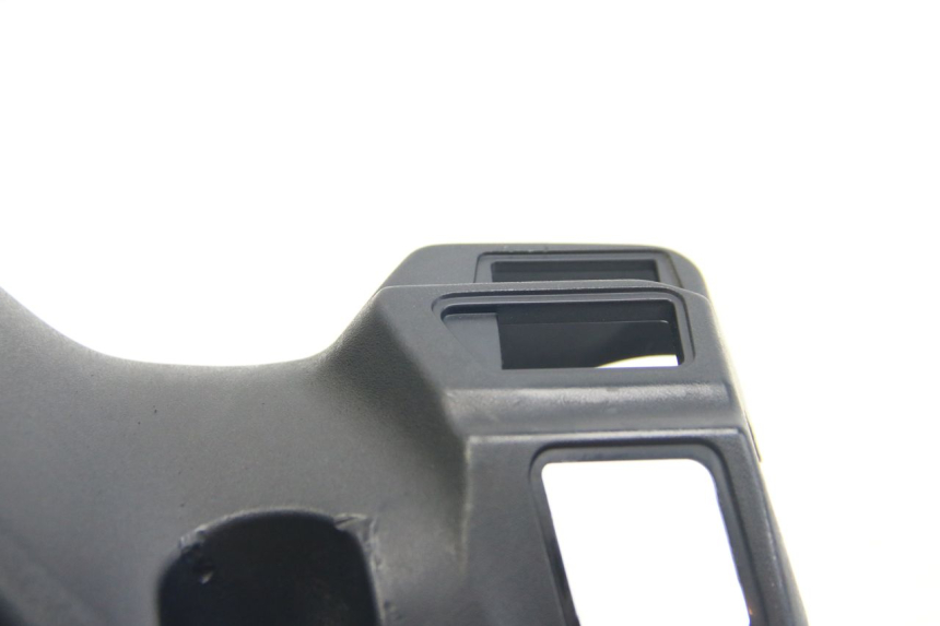 photo de COUVRE GUIDON ARRIERE SUZUKI SIXTEEN 125 (2008 - 2010)