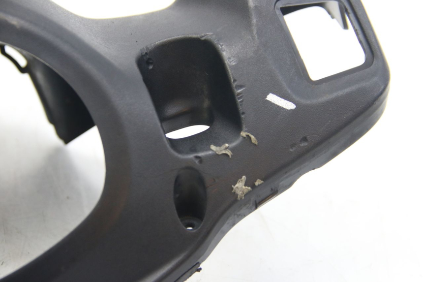 photo de COUVRE GUIDON ARRIERE SUZUKI SIXTEEN 125 (2008 - 2010)