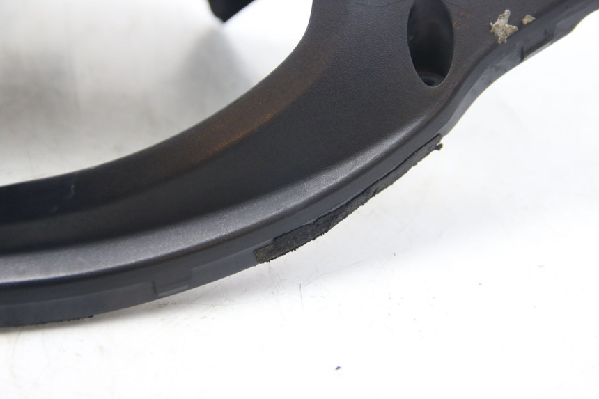 photo de COUVRE GUIDON ARRIERE SUZUKI SIXTEEN 125 (2008 - 2010)