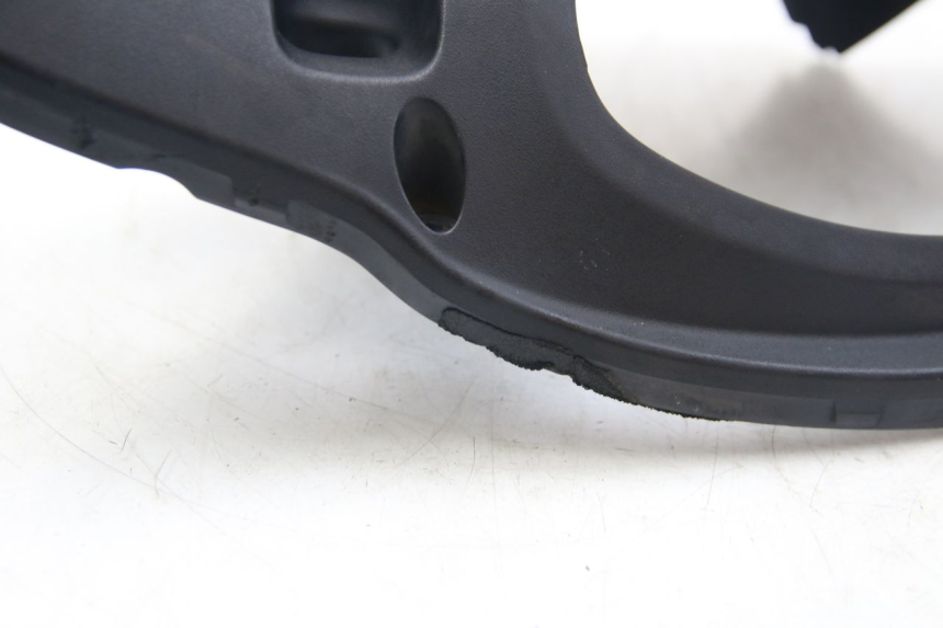photo de COUVRE GUIDON ARRIERE SUZUKI SIXTEEN 125 (2008 - 2010)
