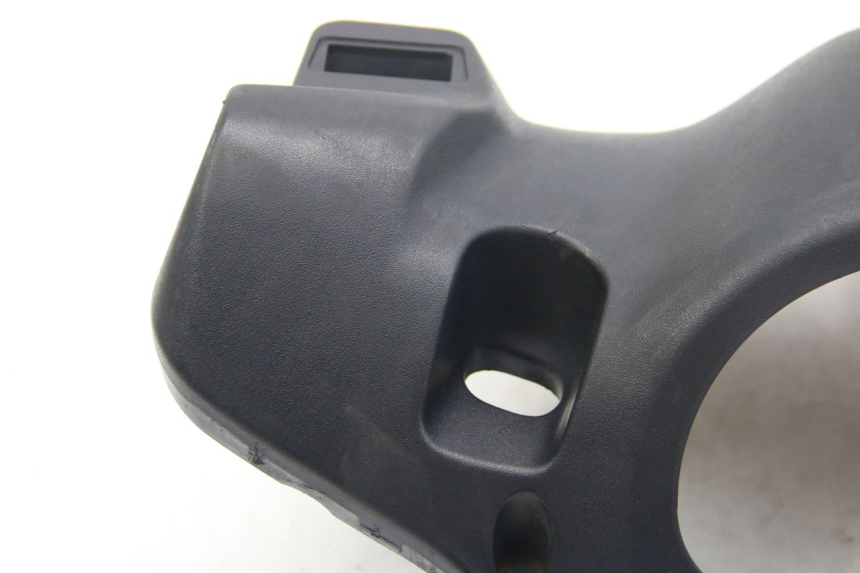 photo de COUVRE GUIDON ARRIERE SUZUKI SIXTEEN 125 (2008 - 2010)