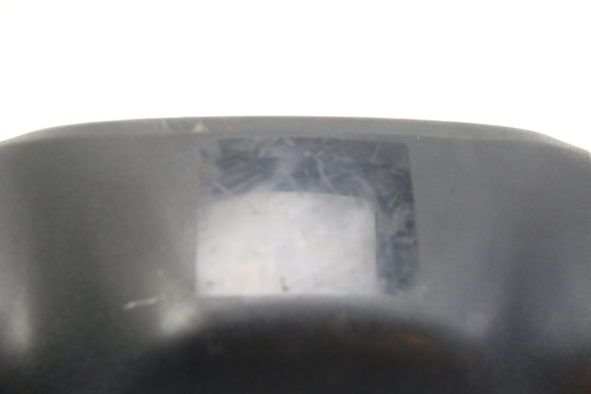 photo de COUVRE GUIDON ARRIERE SUZUKI SIXTEEN 125 (2008 - 2010)