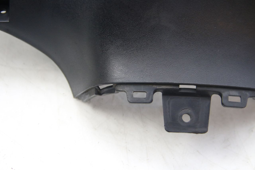 photo de COUVRE GUIDON ARRIERE SUZUKI SIXTEEN 125 (2008 - 2010)