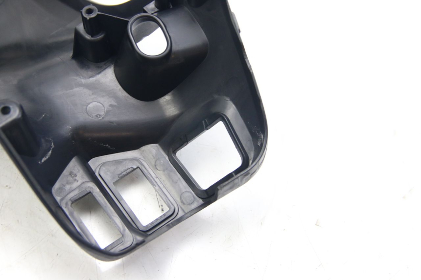 photo de COUVRE GUIDON ARRIERE SUZUKI SIXTEEN 125 (2008 - 2010)