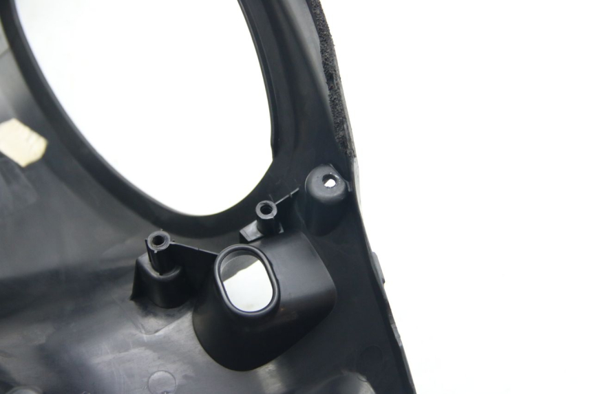 photo de COUVRE GUIDON ARRIERE SUZUKI SIXTEEN 125 (2008 - 2010)