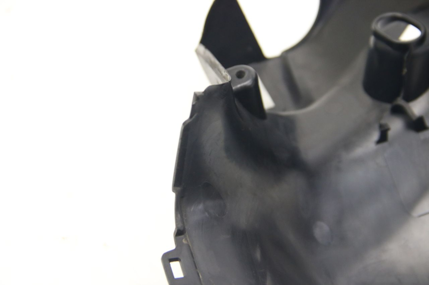 photo de COUVRE GUIDON ARRIERE SUZUKI SIXTEEN 125 (2008 - 2010)