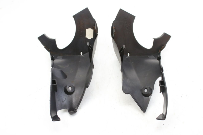 photo de COUVRE GUIDON ARRIERE SUZUKI UH BURGMAN 125 (2002 - 2006)