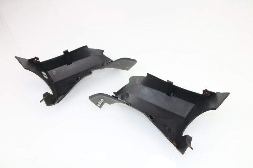 photo de COUVRE GUIDON ARRIERE SUZUKI UH BURGMAN 125 (2002 - 2006)