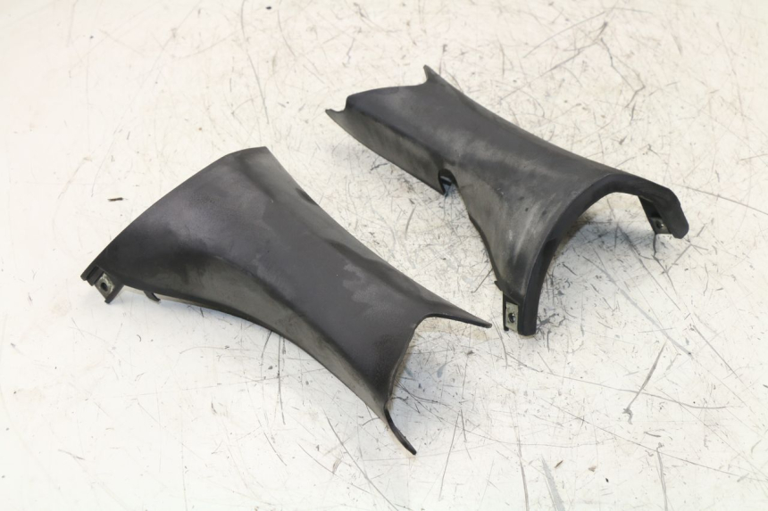 photo de COUVRE GUIDON ARRIERE SYM GTS 125 (2005 - 2008)