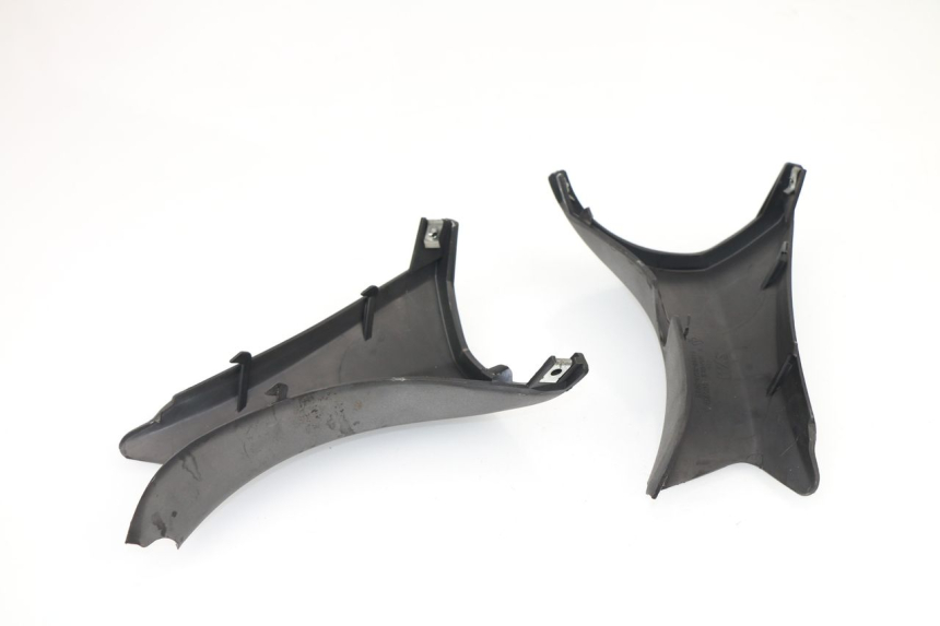 photo de COUVRE GUIDON ARRIERE SYM GTS 250 (2005 - 2008)