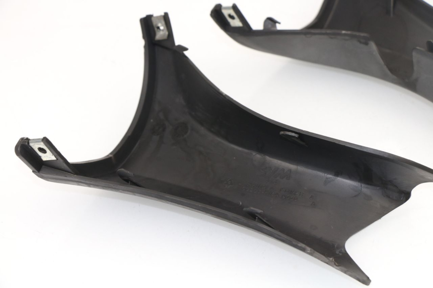 photo de COUVRE GUIDON ARRIERE SYM GTS 250 (2005 - 2008)