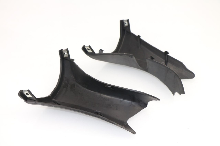 photo de COUVRE GUIDON ARRIERE SYM GTS 250 (2005 - 2008)