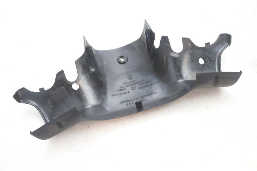 photo de COUVRE GUIDON ARRIERE PEUGEOT TREKKER TKR 50 (2005 - 2014) - Points de fixation