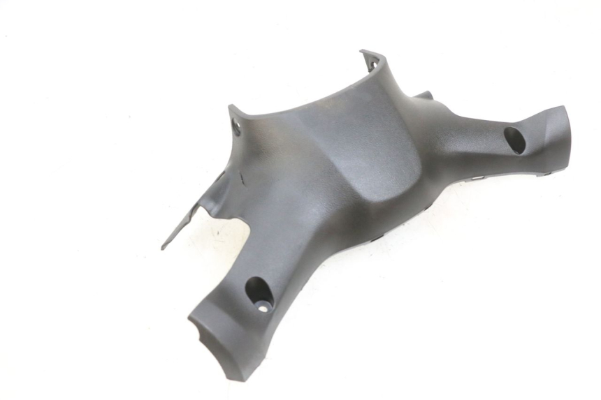 photo de COUVRE GUIDON ARRIERE YAMAHA TRICITY 300 (2020 - 2024) - Détail de la pièce