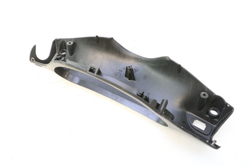 photo de COUVRE GUIDON ARRIERE PIAGGIO TYPHOON 50 (2000 - 2009) - Gros plan technique