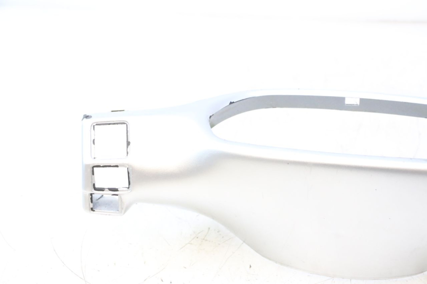 photo de COUVRE GUIDON ARRIERE PIAGGIO TYPHOON 50 (1993 - 1999) - Points de fixation