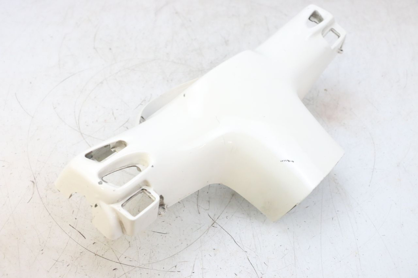 photo de COUVRE GUIDON ARRIERE PIAGGIO VESPA GTS SUPER IE 125 (2009 - 2016) - Détails caractéristiques