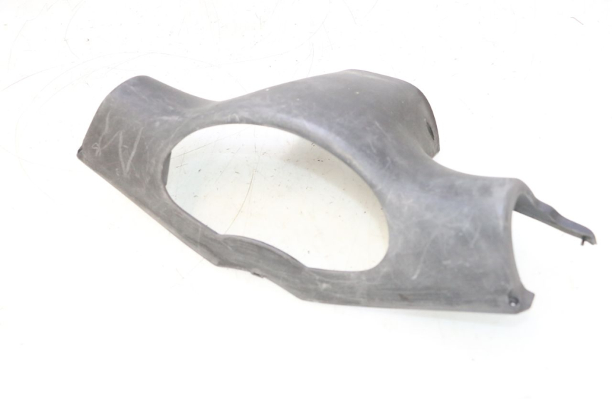 photo de COUVRE GUIDON ARRIERE PEUGEOT VIVACITY 50 (1998 - 2003) - Gros plan technique