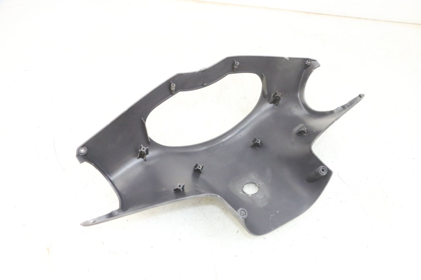 photo de COUVRE GUIDON ARRIERE PEUGEOT VIVACITY 100 (1999 - 2008) - Autre angle de vue