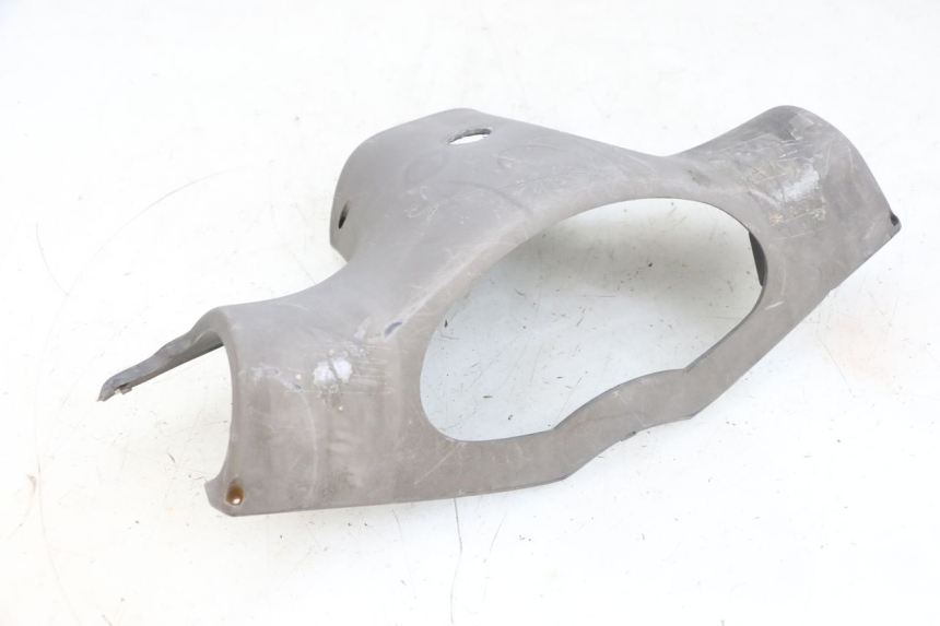 photo de COUVRE GUIDON ARRIERE PEUGEOT VIVACITY 100 (1999 - 2008) - Points de fixation