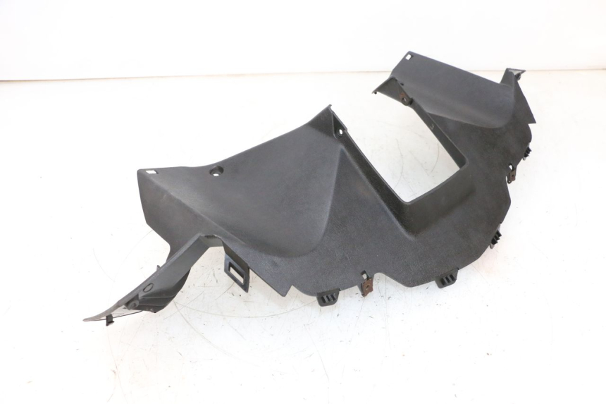 photo de COUVRE GUIDON ARRIERE YAMAHA XMAX X-MAX 125 (2006 - 2009) - Gros plan technique