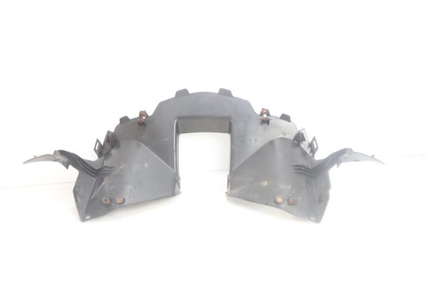 photo de COUVRE GUIDON ARRIERE YAMAHA XMAX X-MAX 125 (2006 - 2009) - Points de fixation