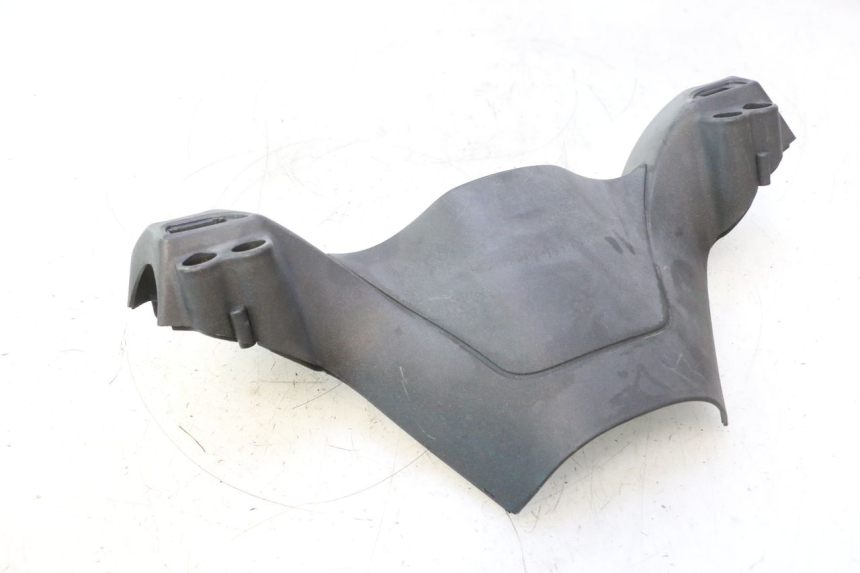 photo de COUVRE GUIDON ARRIERE PIAGGIO X8 STREET 125 (2006 - 2007) - Autre angle de vue
