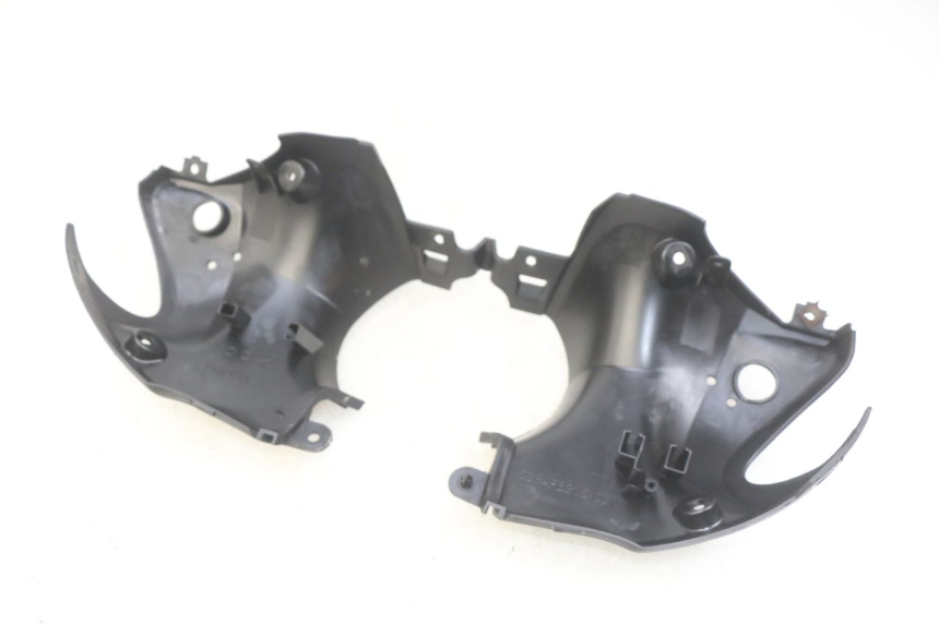 photo de COUVRE GUIDON ARRIERE YAMAHA HW XENTER 125 (2011 - 2017)