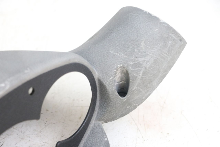 photo de COUVRE GUIDON ARRIERE YAMAHA YP MAJESTY 125 (2002 - 2006)
