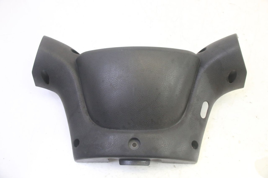 photo de COUVRE GUIDON ARRIERE YAMAHA YP MAJESTY 125 (2002 - 2006) - Détail de la pièce